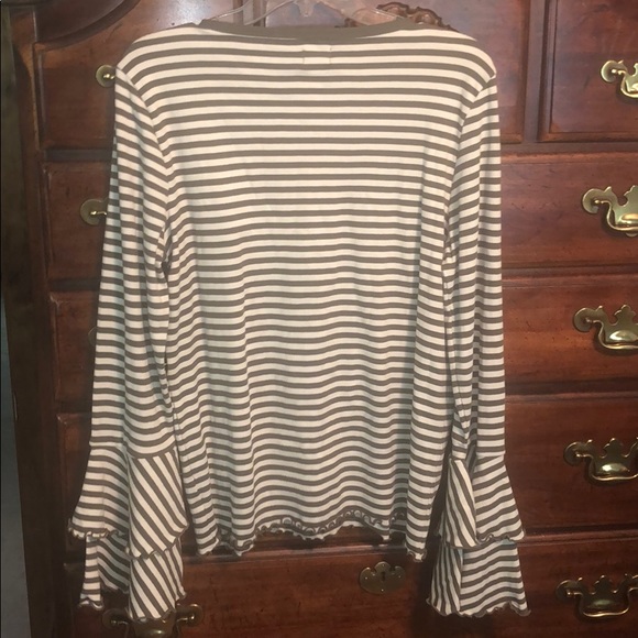 True Craft XLJ green and white ruffle sleeve top - Picture 6 of 8